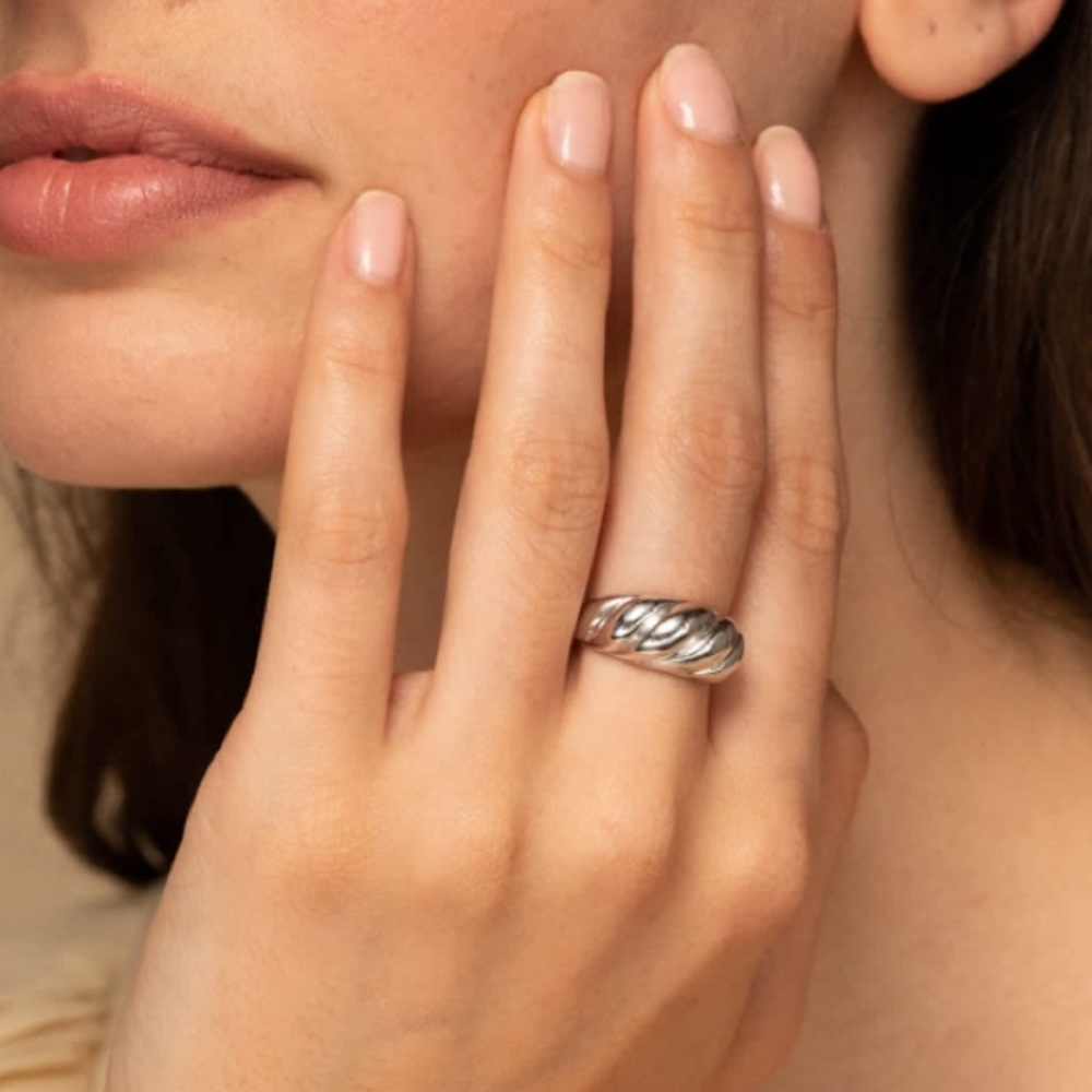 Croissant dome ring - Picture 2 of 3